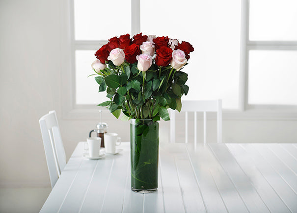 Mixed Red and Light Pink Roses Gift Box with Vase (ROA195)