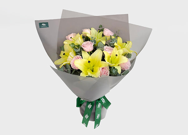 Aurora Charm Mixed Flower Bouquet