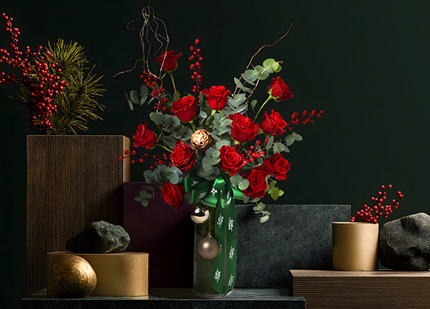 Scarlet Star Roses Vase Arrangement (ROAXMJ67)