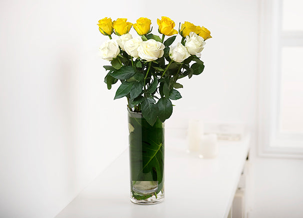 Mixed White And Yellow Roses Gift Box with Vase (ROA191)