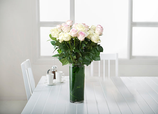 Mixed Pink and White Roses Gift Box with Vase (ROA189)