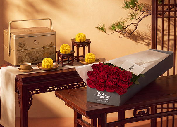Red Rose Signature Gift Box x Marriott Singapore Mao Shan Wang Durian Premium Snowskin Mooncakes 8pcs Gift Set