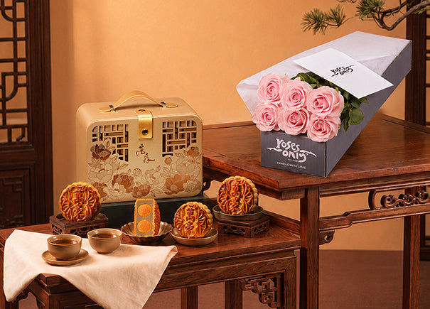 Pink Rose Signature Gift Box x Marriott Singapore Assorted Baked Mooncakes 4pcs Gift Set