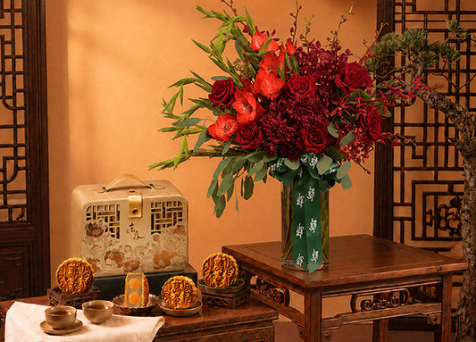 Autumn Blooms Arrangement x Marriott Singapore Assorted Baked Mooncakes 4pcs Gift Set