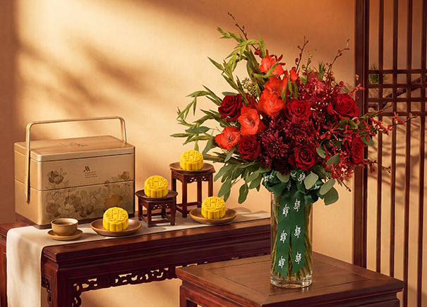 Autumn Blooms Arrangement x Marriott Singapore Mao Shan Wang Durian Premium Snowskin Mooncakes 8pcs Gift Set
