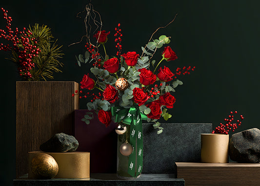 Scarlet Star Roses Vase Arrangement (ROAXMJ67)