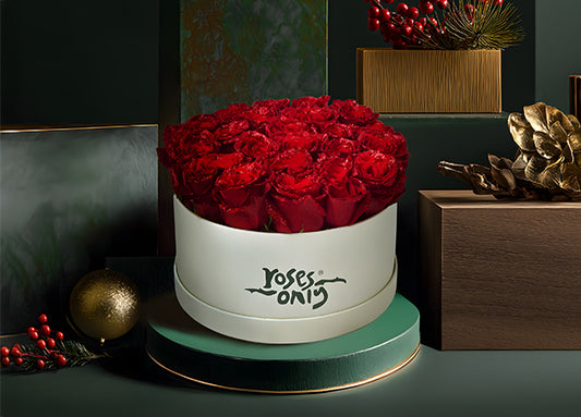 Scarlet Star Roses Hatbox (ROAXMJ68)