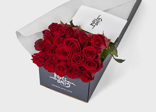 Valentine's Day Red Roses Gift Box 18 (VFROA01-018)