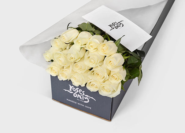 White Roses Gift Box 18 (ROA04-018)